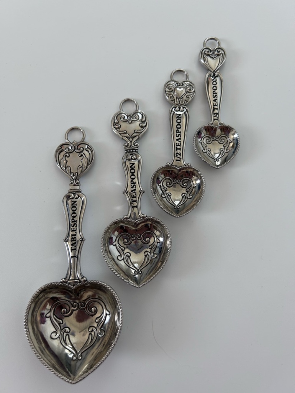 Heart Measuring Spoons Set
Vintage Style
Silver Tone
Metal
Kitchen
Cottagecore
